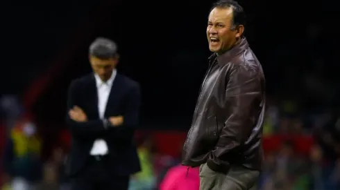 Juan Reynoso en el partido contra el América