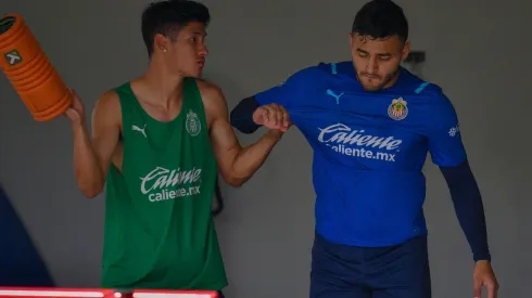 Uriel Antuna y Alexis Vega fueron compañeros en Chivas.