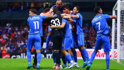 La celebración azul tras finalizar en partido ante Necaxa.