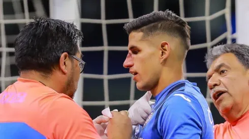 El defensor central recibió un duro golpe de parte de Nicolás López