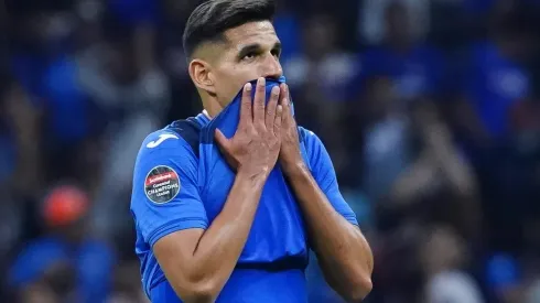 Luis Abram sufrió una fractura en la nariz en el partido de Cruz Azul ante Tigres.
