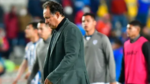 El entrenador peruano tendría las horas contadas en Cruz Azul