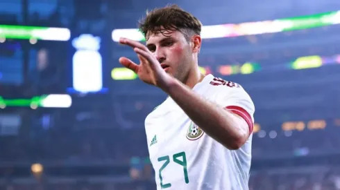 Santiago Giménez con la selección