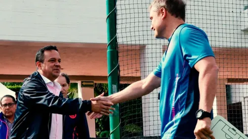 Víctor Manuel Velázquez le dio la bienvenida a Diego Aguirre como DT de Cruz Azul.