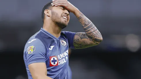 Juan Escobar salió de cambio del partido amistoso de Cruz Azul ante Venados.