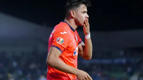 Ángel Romero tiene contrato con Cruz Azul hsata diciembre del 2022.