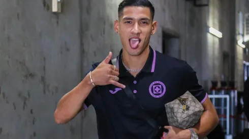 Uriel Antuna salió lesionado del partido de Cruz Azul en la Supercopa de la Liga MX.