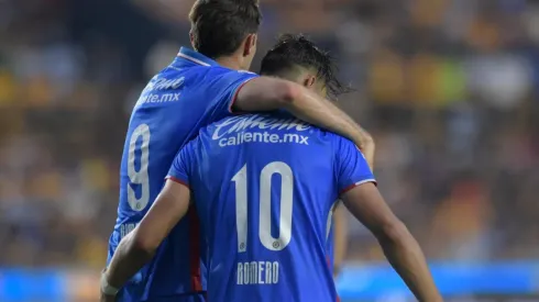 Santi Giménez y Ángel Romero anotaron en el triunfo de Cruz Azul.