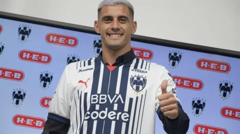 El delantero argentino fue presentado por Rayados de Monterrey