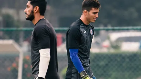 Jesús Corona y Sebastián Jurado pelearán por la titularidad en Cruz Azul.