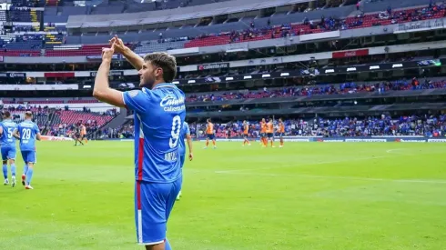 El Bebote celebrando el doblete en el Azteca.