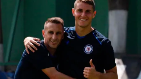 Chaco fue clave para la salida de Santi Giménez de Cruz Azul a Europa.