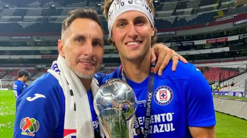 Chaco y Santi Giménez juntos en el campeonato de Cruz Azul en el 2021.