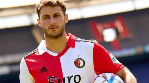 Santi Giménez ya tuvo su debut con el Feyenoord.