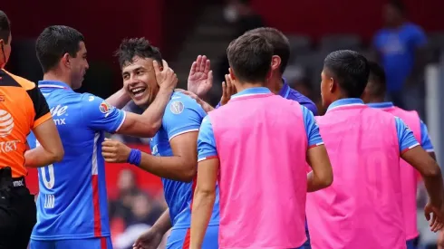 La Máquina calentando en el Azteca