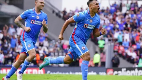 Morales celebrando su gol.