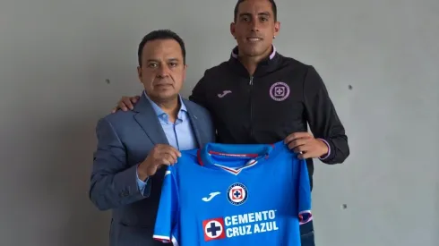 El delantero firmó su contrato por un año