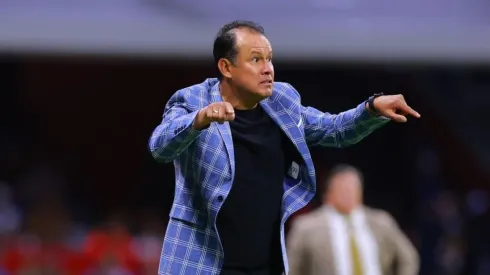 El entrenador peruano en un partido con Cruz Azul