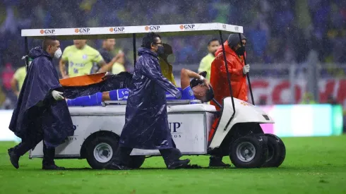 El Melli salió en camilla.