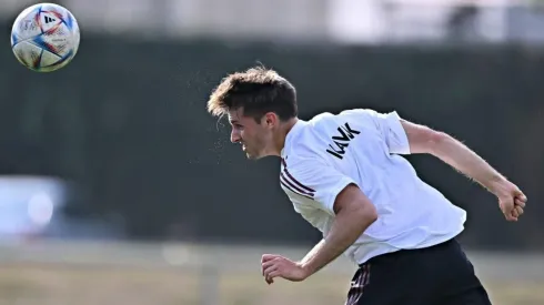 El delantero mexicano en un entrenamiento