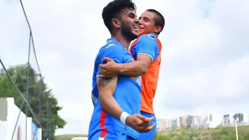 Derbez celebrando su gol.