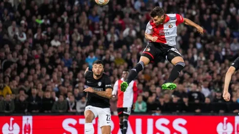 Santi Giménez volvió a anotar un golazo en la Europa League.