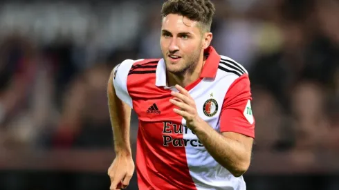 Santi Giménez entró de cambio y de inmediato firmó gol.