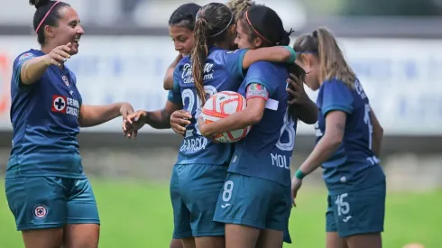 La Cementeras celebrando el error de las rivales.