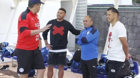 Escobar y Romero con el equipo técnico de paraguay sub-20