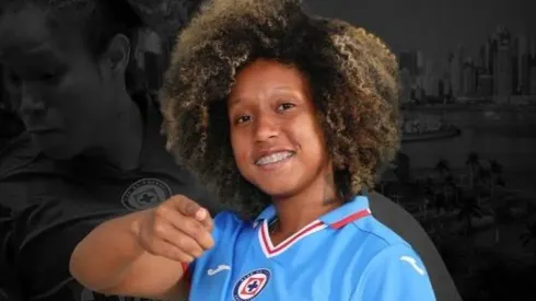 La canalera es una delantera seleccionada nacional de Panamá.