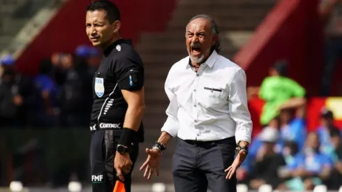 El Potro en un partido con Cruz Azul