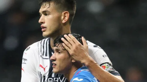 Montes con Antuna en el partido del torneo regular.