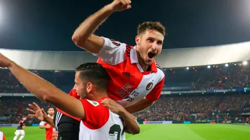 Santi Giménez fue titular y clave para el primer gol del Feyenoord.