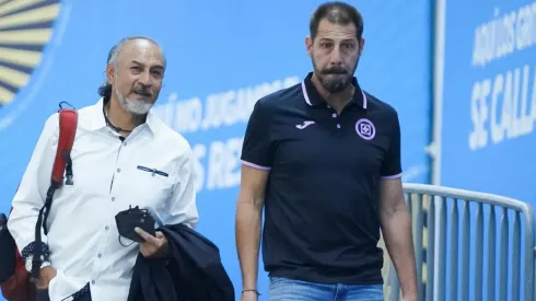 El director deportivo Carlos López de Silanes todavía no se va de Cruz Azul.