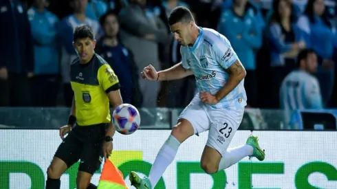 Ramiro Carrera en un partido con Atlético Tucumán