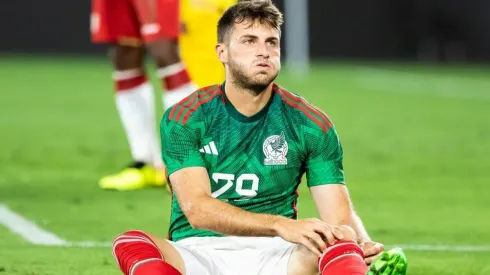 El delantero mexicano sigue en duda para asistir al Mundial