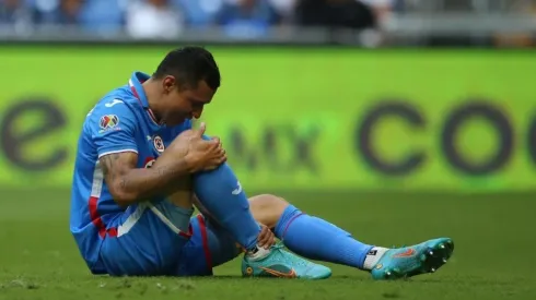 Julio César Domínguez en un partido con Cruz Azul