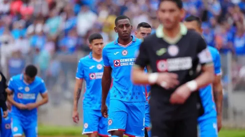 Cruz Azul busca un centro delantero que genere competencia