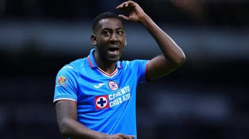 El delantero uruguayo lo pasó mal durante las pruebas médicas