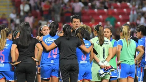 Roberto Pérez dejó de ser DT de Crzu Azul Femenil.