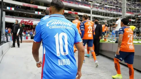 Ángel Romero en un partido con Cruz Azul