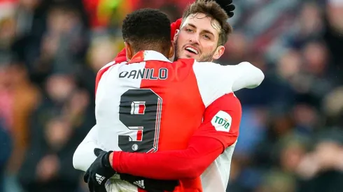 Santi Giménez dio dos asistencias en goleada del Feyenoord, una de ellas a Danilo.