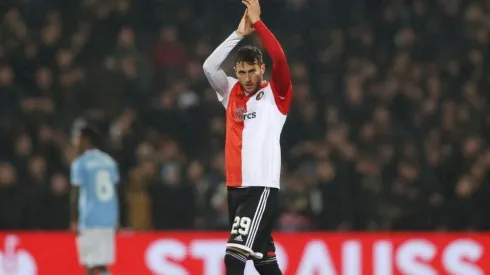 Santiago Giménez en un partido del Feyenoord