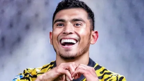 El mediocampista anotó una auténtica joya en la victoria del AEK Atenas