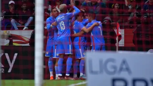 Cruz Azul se medirán ante las Chivas este viernes en la cancha del Estadio Akron.
