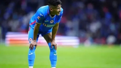 Antuna en un partido con Cruz Azul