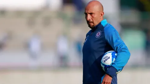 Se ha dicho que el Conejo Pérez funge como DD de Cruz Azul desde hace dos meses.