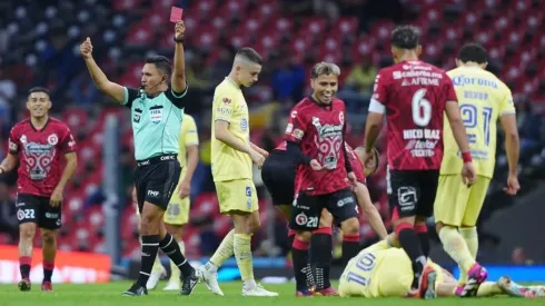 Domínguez al momento de ser expulsado