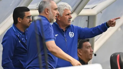 Tuca Ferretti estuvo acompañado por Joaquín Moreno y Memo Vázquez en su debut con Cruz Azul.
