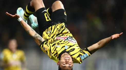 Orbelín Pineda en un partido con el AEK